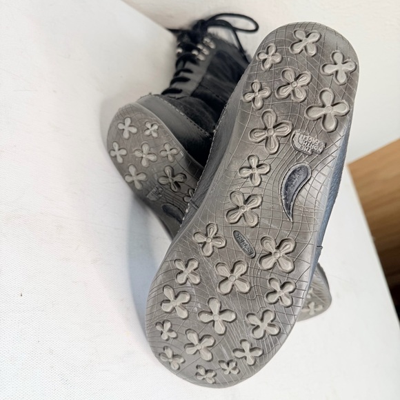 The North Face Janey black suede snow boot - Picture 9 of 9